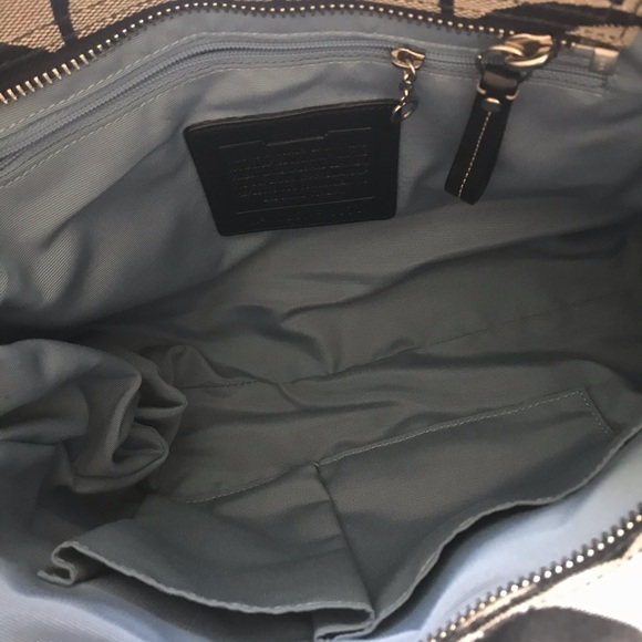 13073 Coach Hamptons Signature Stripe Carryall - Picture 7 of 9